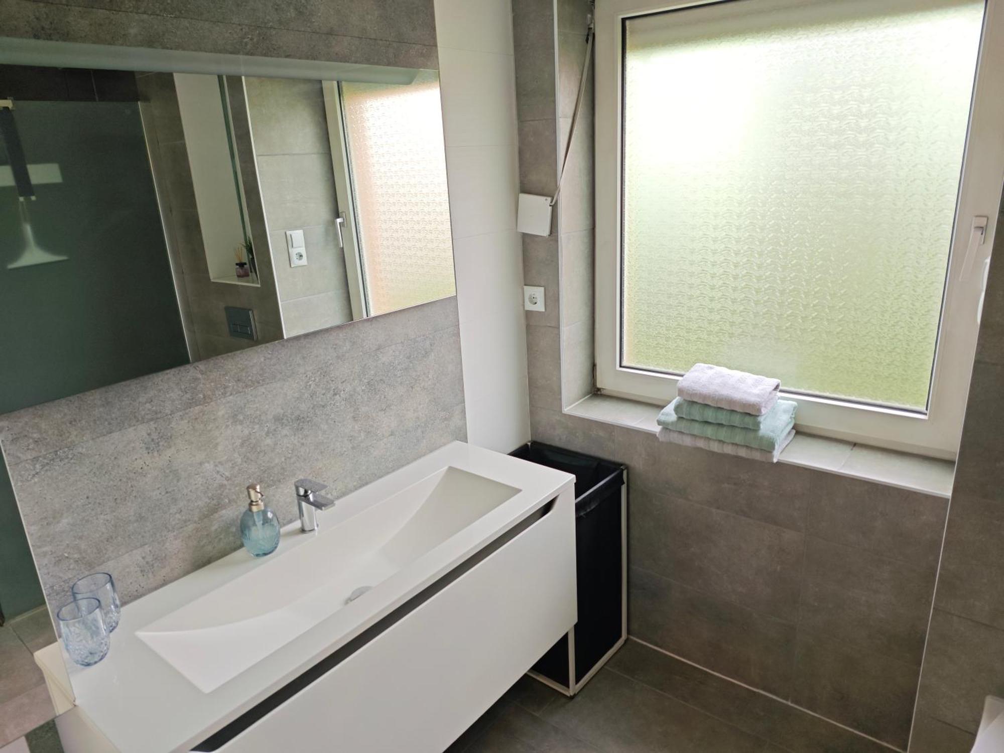Fh-Naehe: Modernes Apt Mit Balkon Hof  Esterno foto